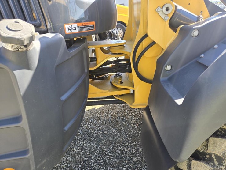 2019-deere-344l-image-33