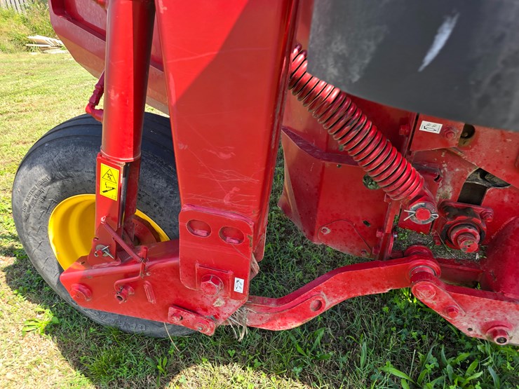 2023-new-holland-210-image-63