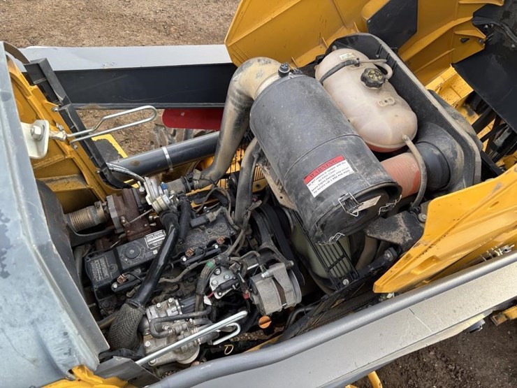 2019-deere-210l-image-41