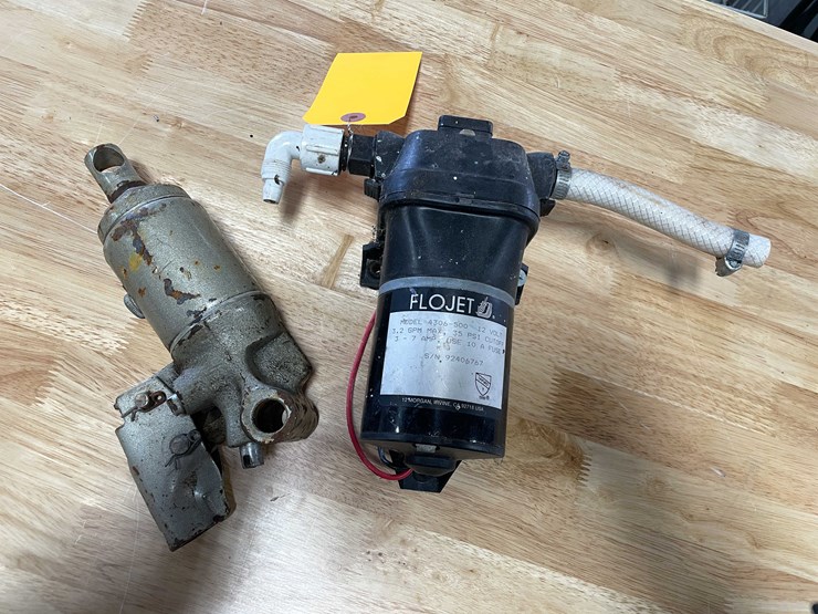 #5517-•-12v-pump-and-hydraulic-jack-(cw)-image-1