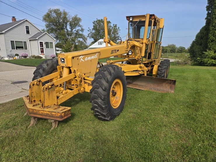 #1232-•-john-deere-jd770-grader-image-1