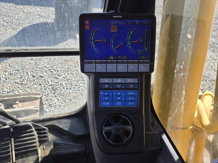 komatsu-pc210-lc-10-image-57