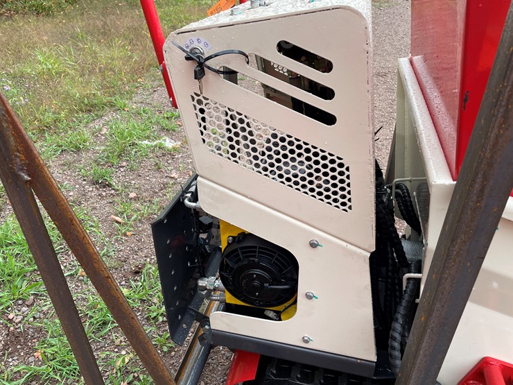 #8162-•-agt-stand-on-self-loading-crawler-dumper-image-16