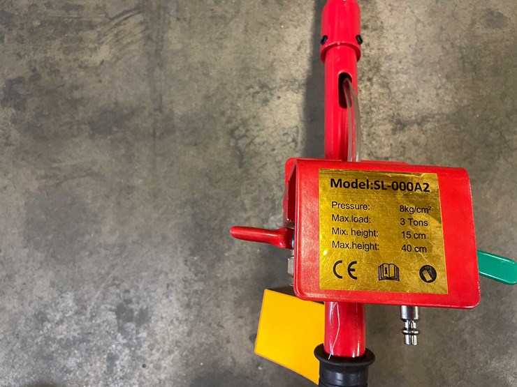 #5551-•-pneumatic-3-ton-lift-capacity-air-jack-(pr12)-image-5