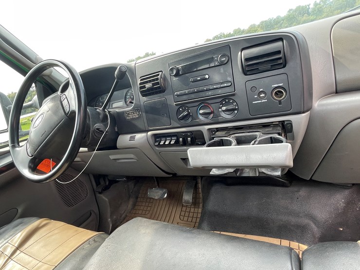 2006-ford-f550-image-31