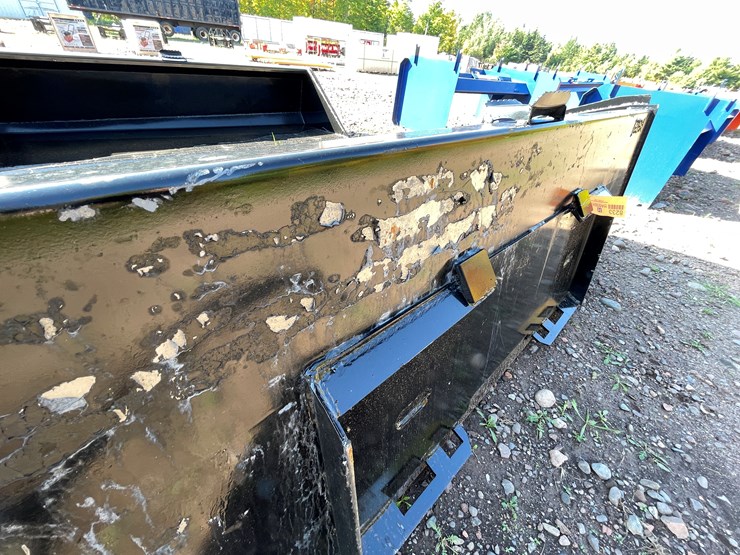 #8233-•-new-kc-84"-skid-steer-snow-or-litter-bucket-image-8