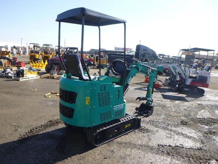 2025-agt-h15r-hydraulic-excavator-image-3
