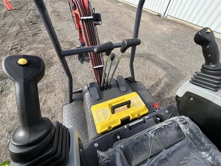 2025-cfg-mx15rx-mini-hydraulic-excavator-image-16