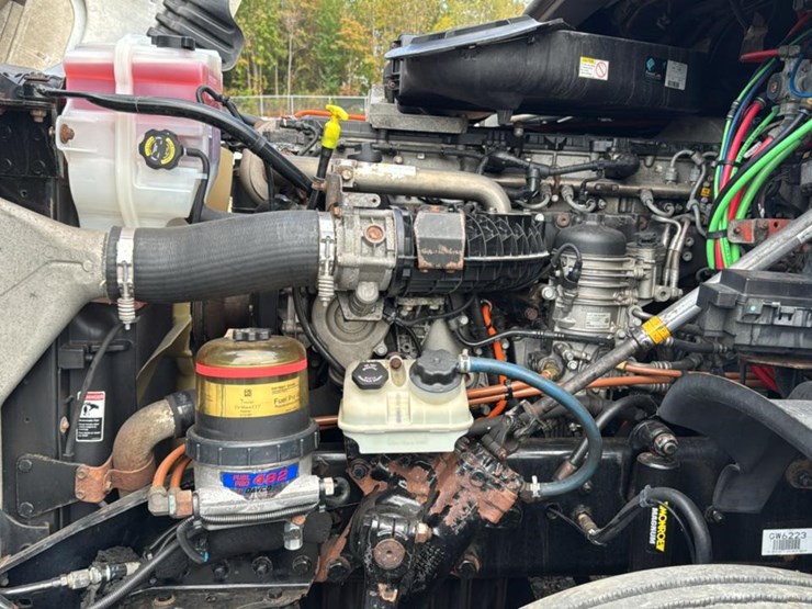#1959-•-2015-freightliner-day-cab-semi-truck-image-40