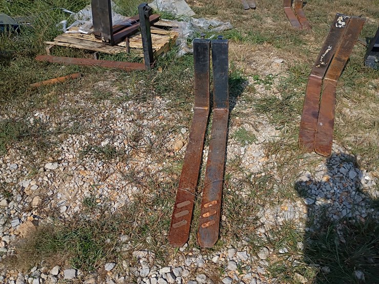 #100-•-set-of-42"-pallet-forks-image-1