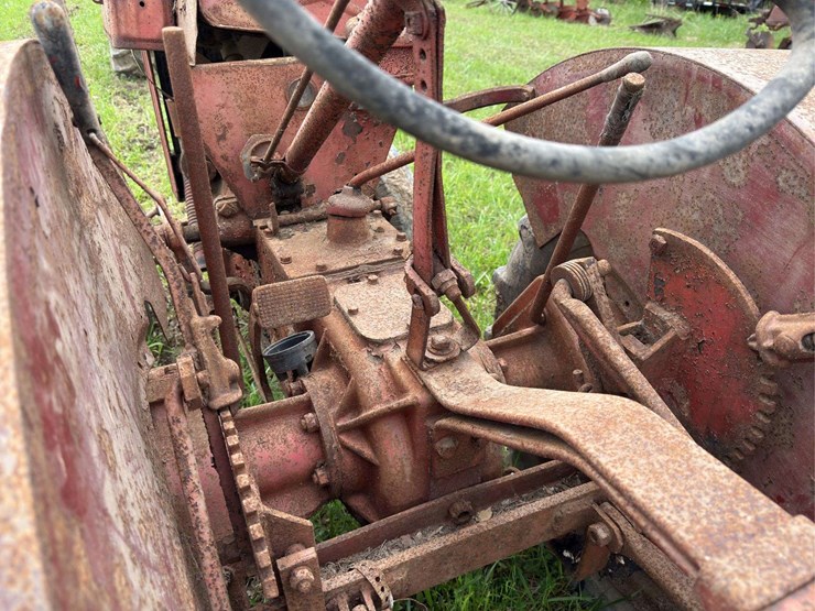 silver-king-r38-tractor-image-16