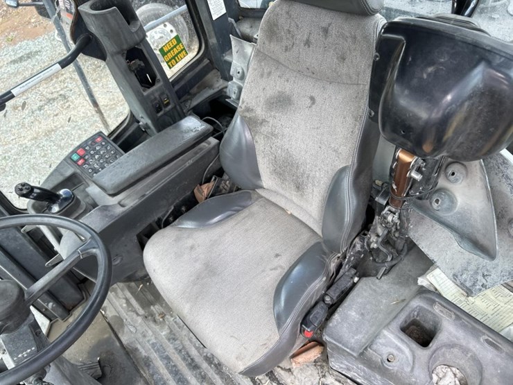 2014-deere-824k-image-66
