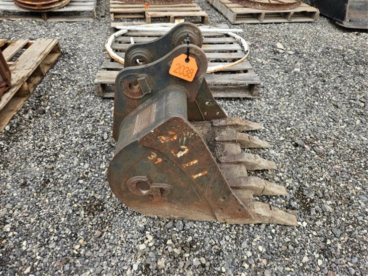 #2038-•-cp-23"-excavator-bucket-image-6