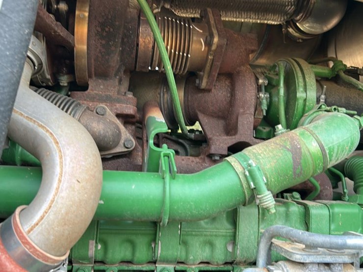 2018-deere-648l-image-29