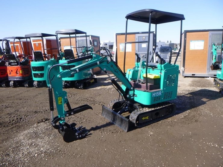 2025-agt-h15r-hydraulic-excavator-image-1
