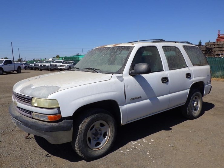 2002-chevrolet-tahoe-image-1