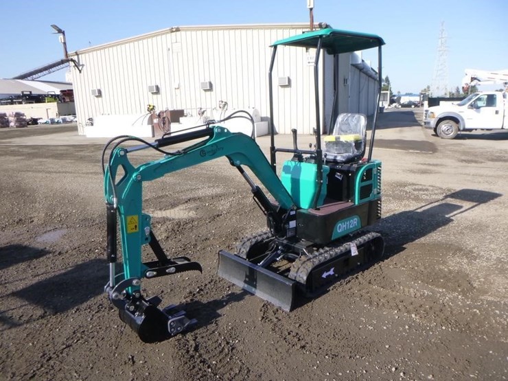 2025-agt-qh12r-hydraulic-excavator-image-1