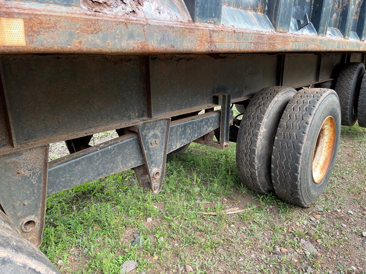 #8104-•-1982-accrt.-40'-3-axle-open-top-gondola-scrap-hauling-trailer-(has-mi-title)-image-30