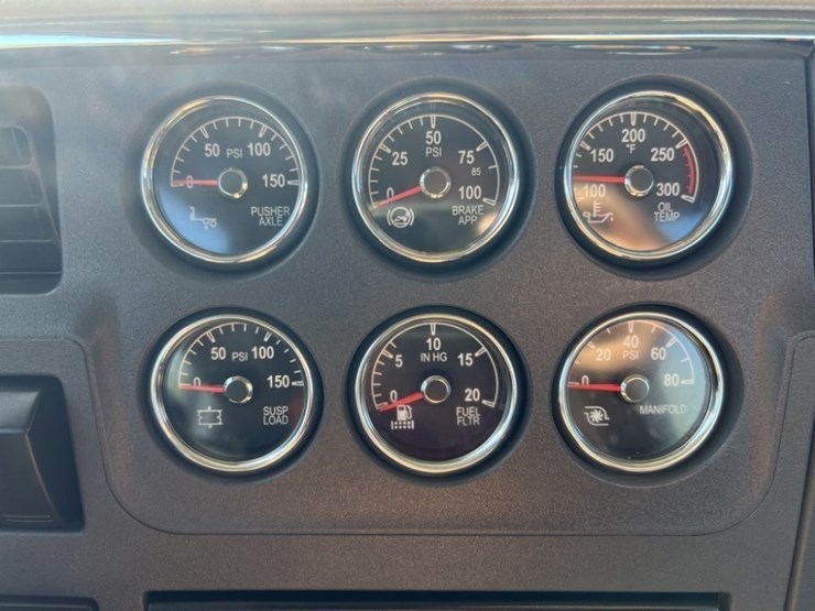 2020-peterbilt-579-image-38