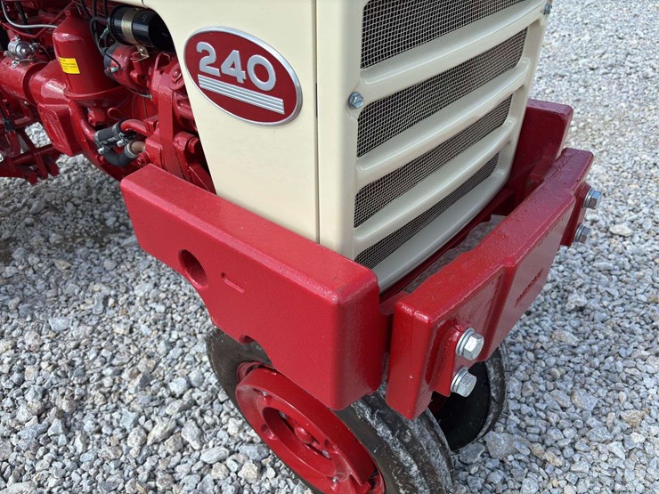 farmall-240-image-11
