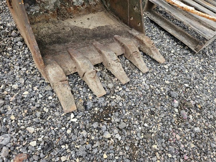 #2038-•-cp-23"-excavator-bucket-image-9