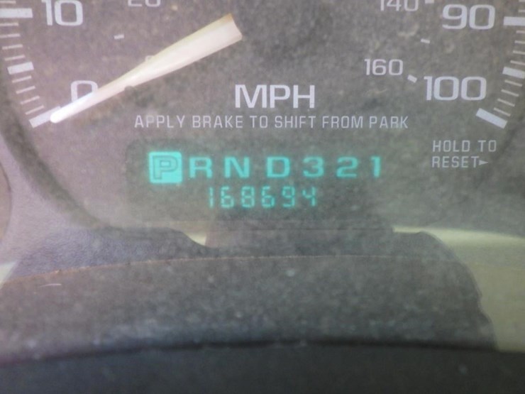 2002-chevrolet-tahoe-image-14