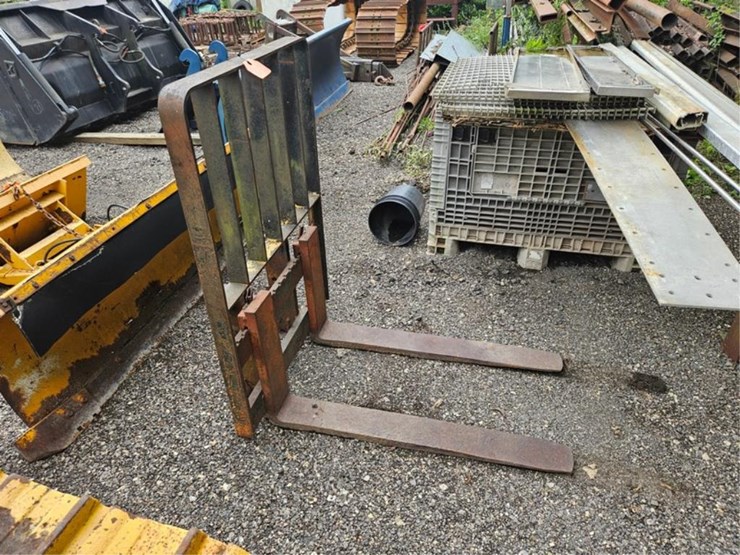 #2048-•-42"-fork-lift-pallet-forks-image-2