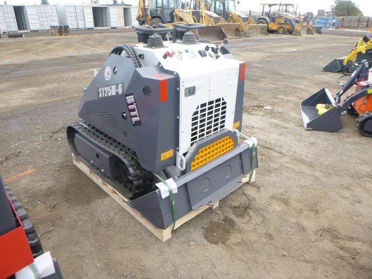 bttl-stm25-6-skid-steer-track-loader-image-4