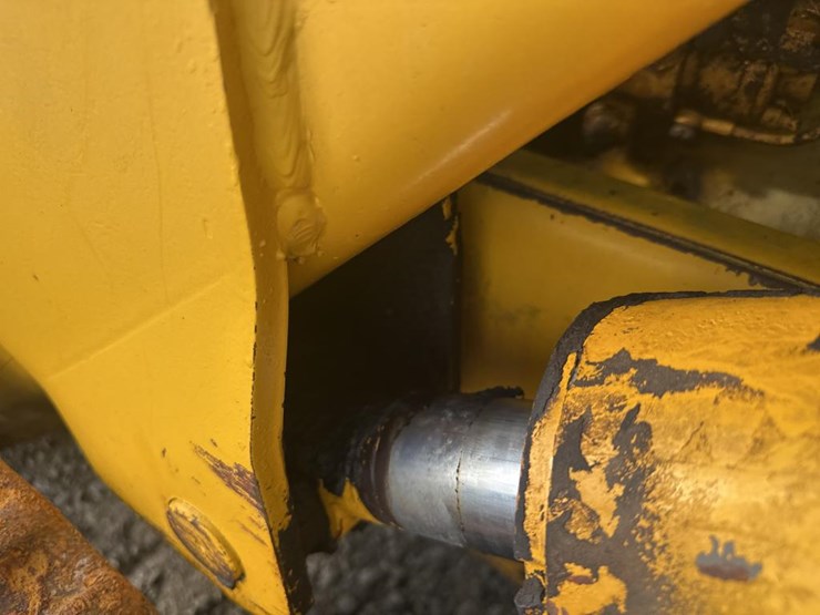john-deere-300-image-22