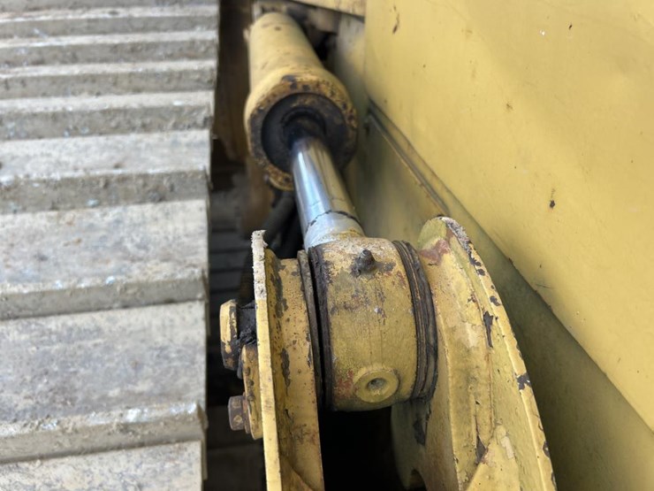 caterpillar-d4h-image-22