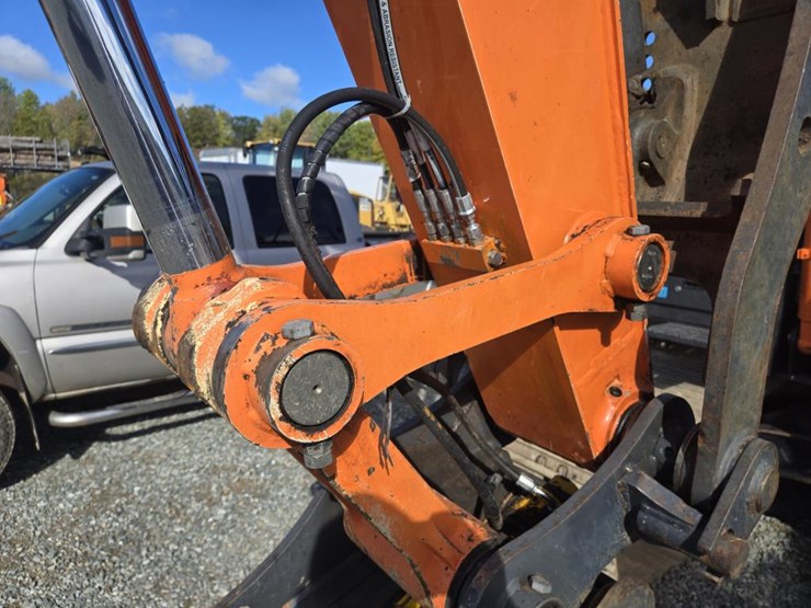 hitachi-zx130-image-11