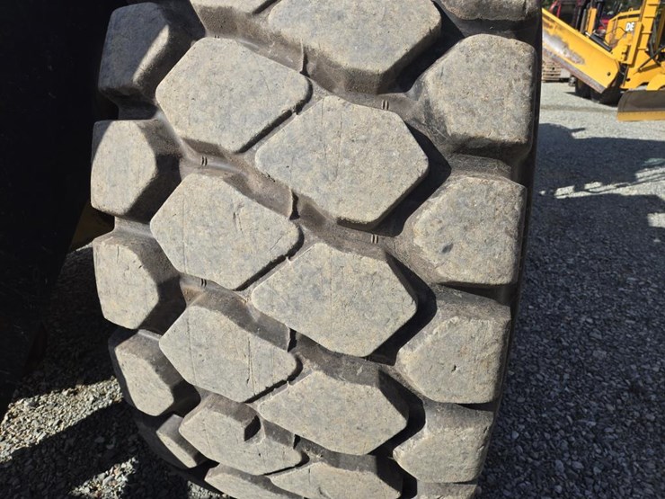 2007-deere-844j-image-59