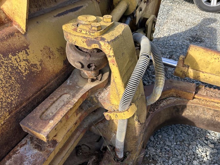 caterpillar-d4h-image-13