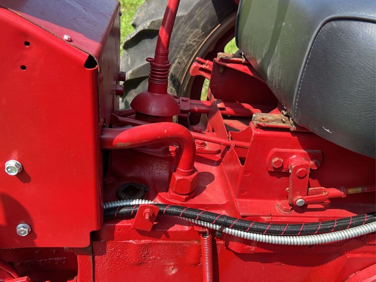 farmall-340-image-77