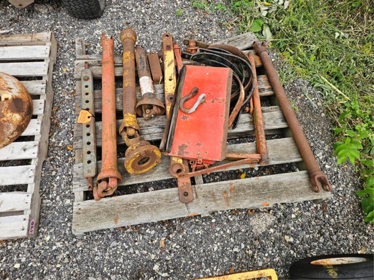 #2052-•-pallet-of-pto's-&-hitch-parts-image-2