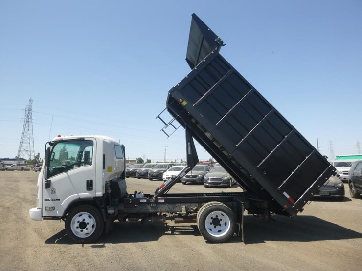2012-isuzu-npr-image-7