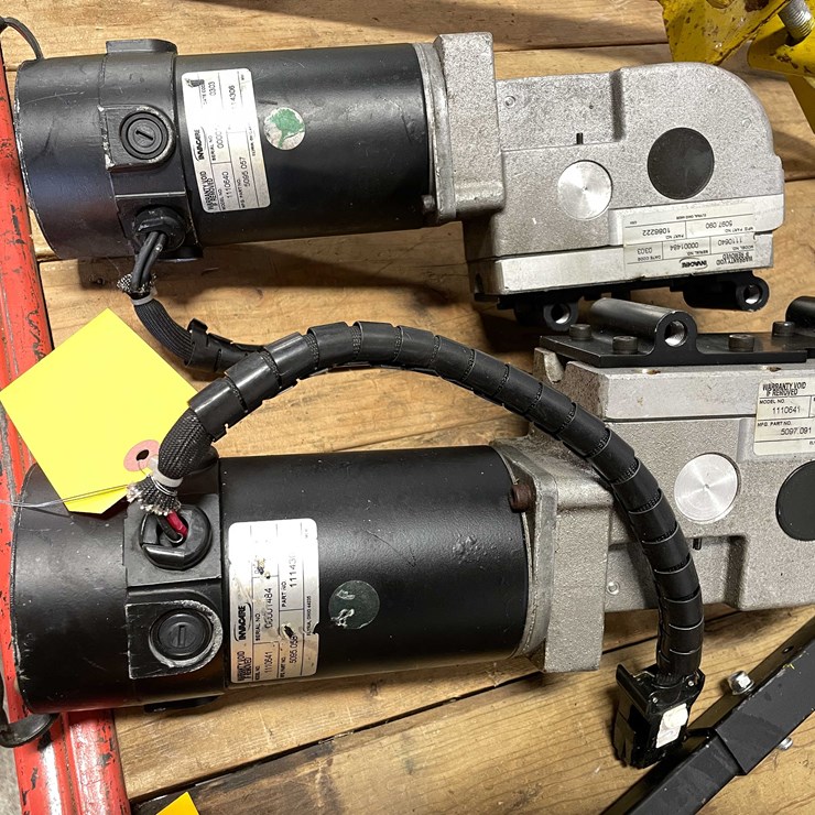 #5515 • (2) Gear Reduction PC Motor (CW)