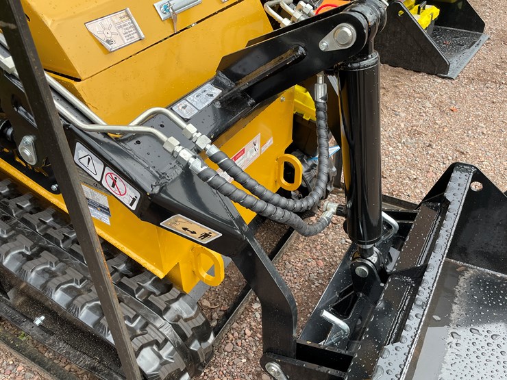 #8171-•-agt-compact-track-loader-image-12