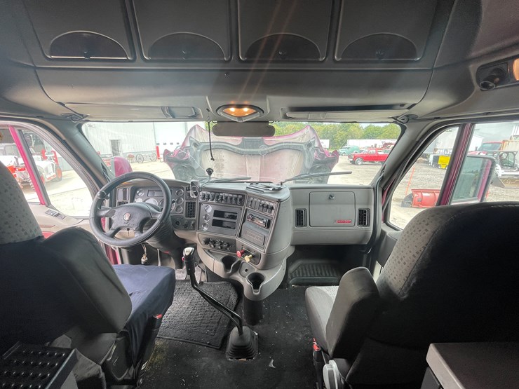 2013-kenworth-t700-image-62
