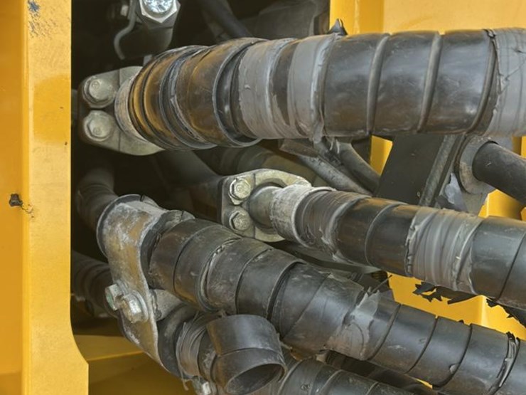 2021-komatsu-pc228-image-25