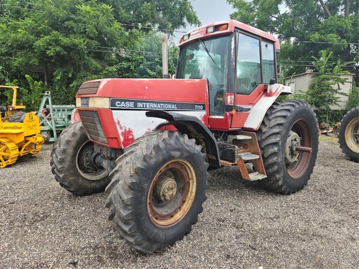 #2003-•-case-international-7110-magnum-tractor-image-1