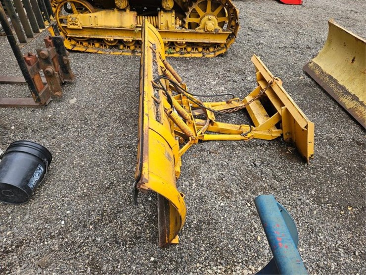 #2047-•-8'-skid-steer-snow-plow-image-2