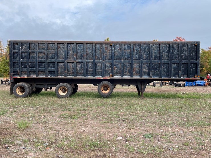 #8104-•-1982-accrt.-40'-3-axle-open-top-gondola-scrap-hauling-trailer-(has-mi-title)-image-4