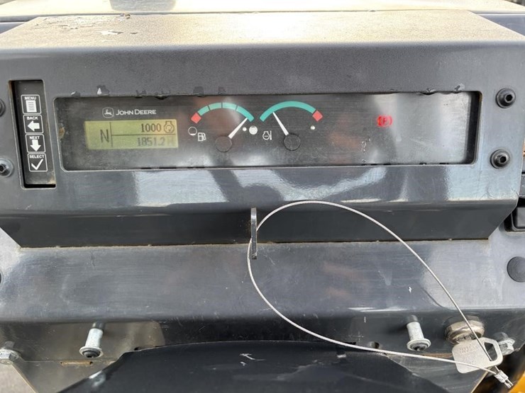 2019-deere-210l-image-40