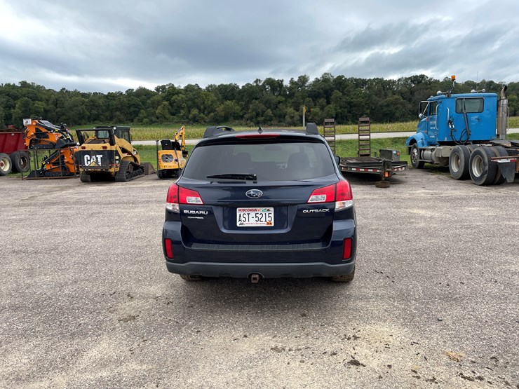 #1037-•-2014-subaru-outback-(wi-title-in-delay)-image-8