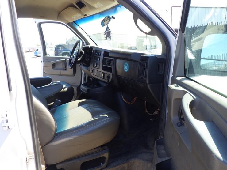 2015-chevrolet-express-2500-image-6