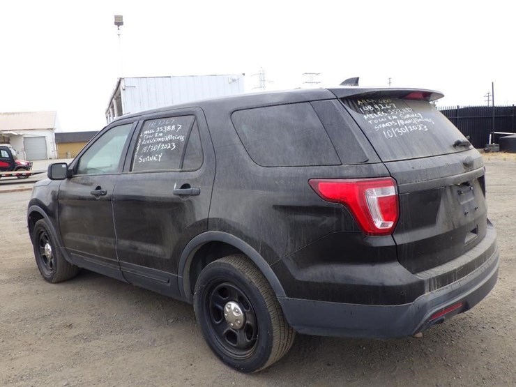 2016-ford-explorer-image-4