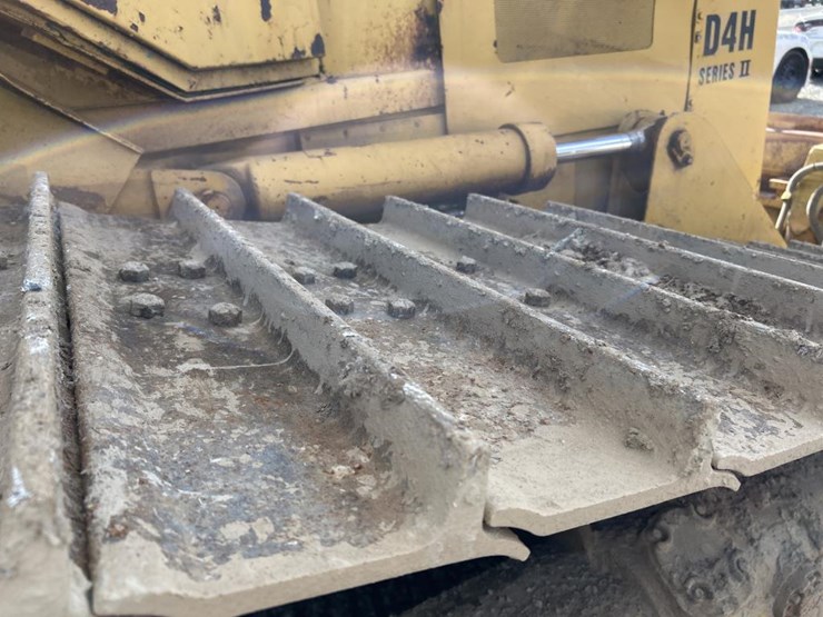 caterpillar-d4h-image-70