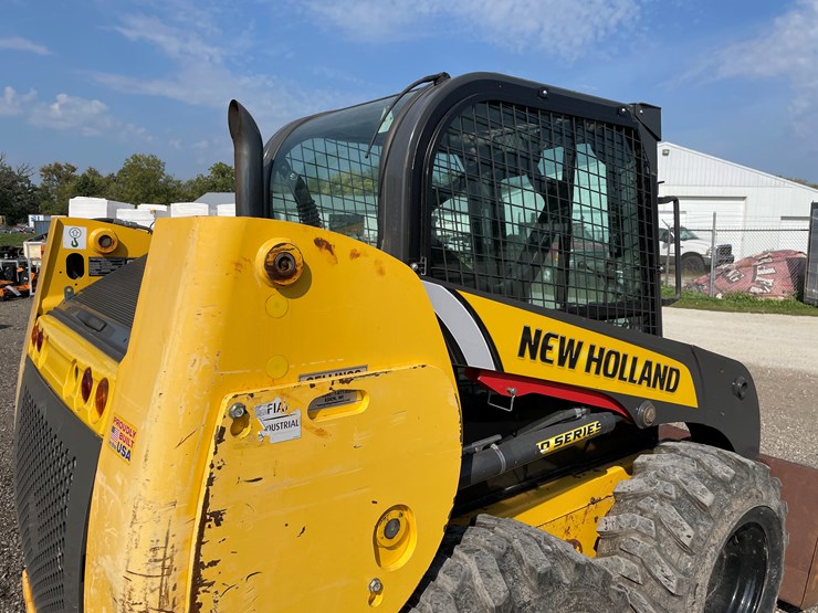 2019-new-holland-l216-image-17