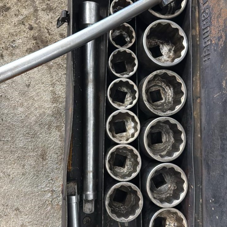 #139 • Pittsburgh 1" Drive Socket Set